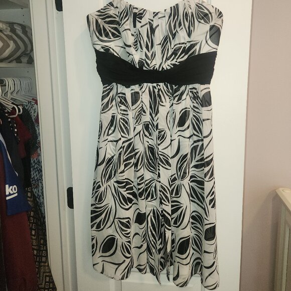 EUC - WHBM Women's Black & White Floral Knee Length Dress - Size 14 - Picture 1 of 12